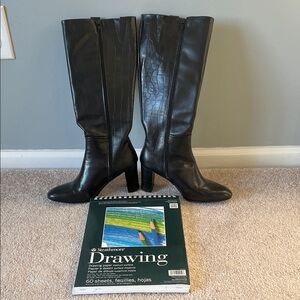 Chic Black Leather Croc-Embossed Heeled Boots